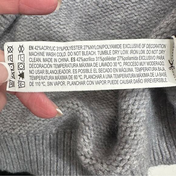 Hello Kitty & Friends Forever 21 | Angel Drop-Sleeve Sweater | Gray | Small - Picture 9 of 13